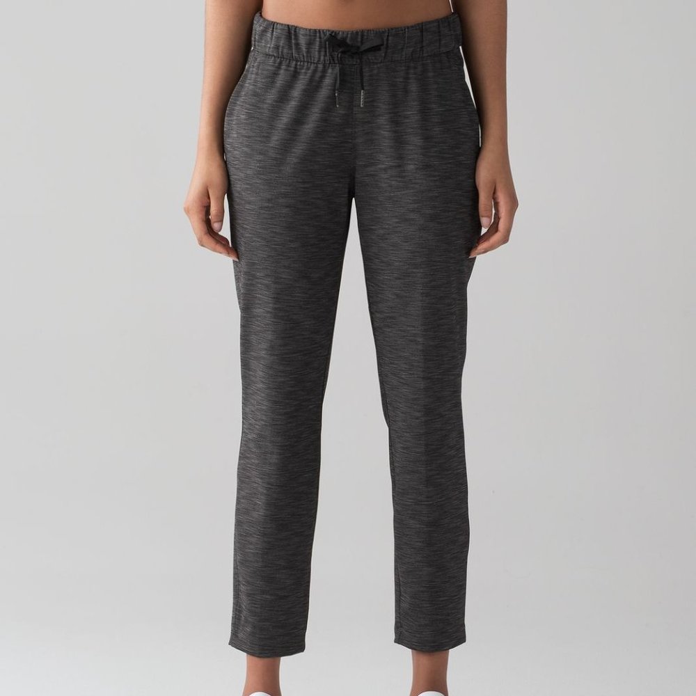 LULULEMON on the fly pant grey